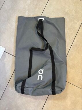 On cloud Running Running Gray Canvas Tote Bag backpack Black Straps